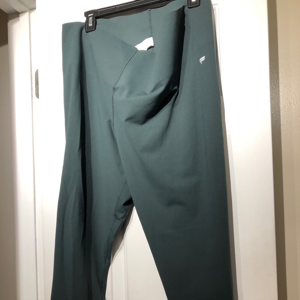 Never worn Fabletics Pure Lux green leggings